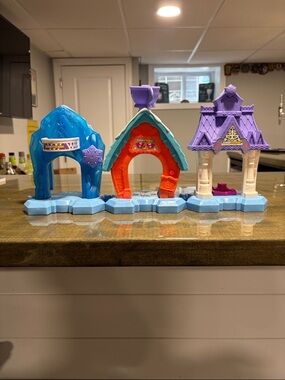 Fisher Price Little People Frozen Village Set